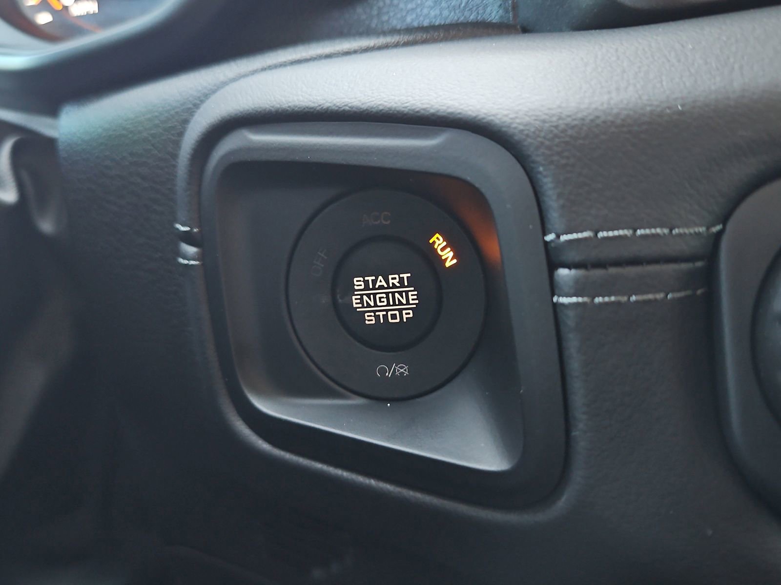 Used 2025 Jeep Gladiator Mojave image 25