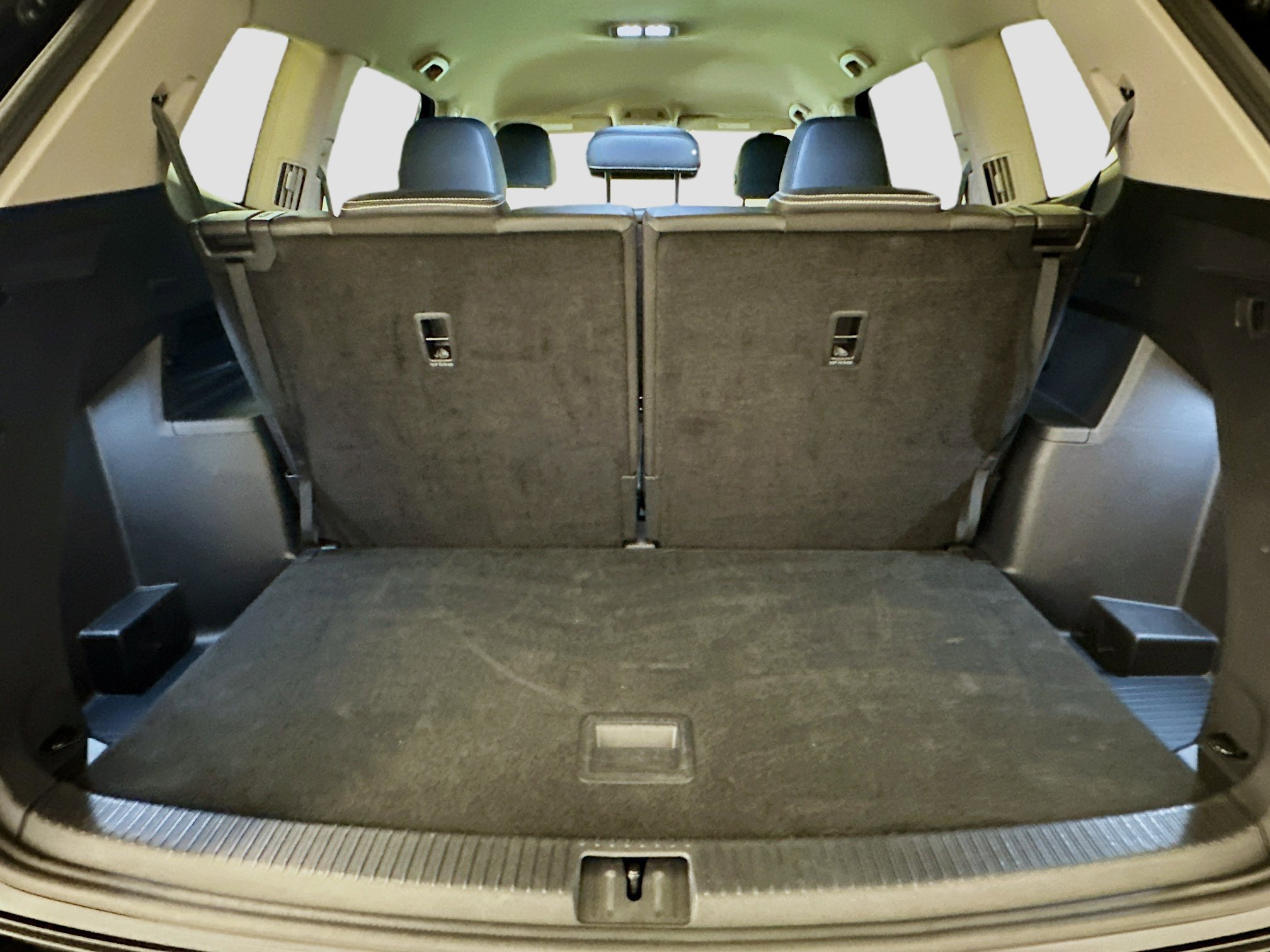 Used 2025 Volkswagen Atlas SE image 30