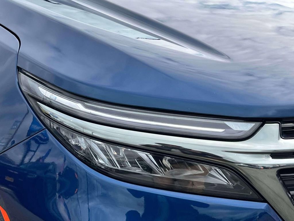 Used 2022 Chevrolet Equinox RS w/ LPO, Floor Liner Package AWD/4WD image 8