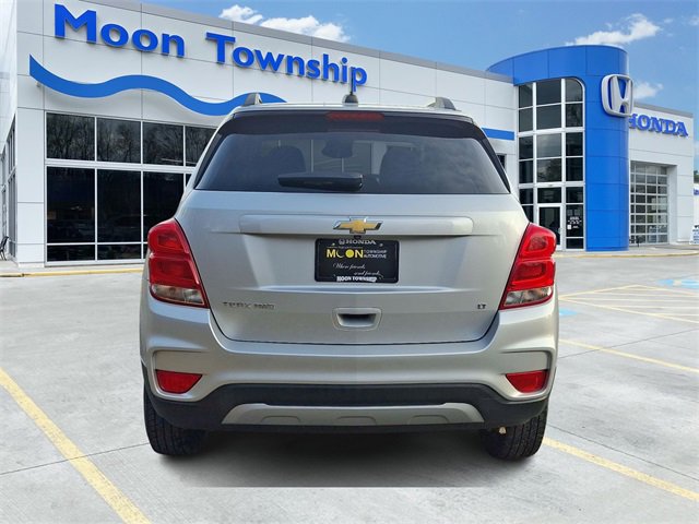 Used 2020 Chevrolet Trax LT w/ LT Convenience Package image 5