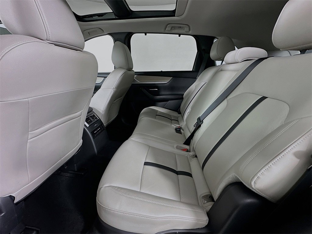 Certified 2025 MAZDA CX-70 Plug-In Hybrid w/ Premium Pkg image 4