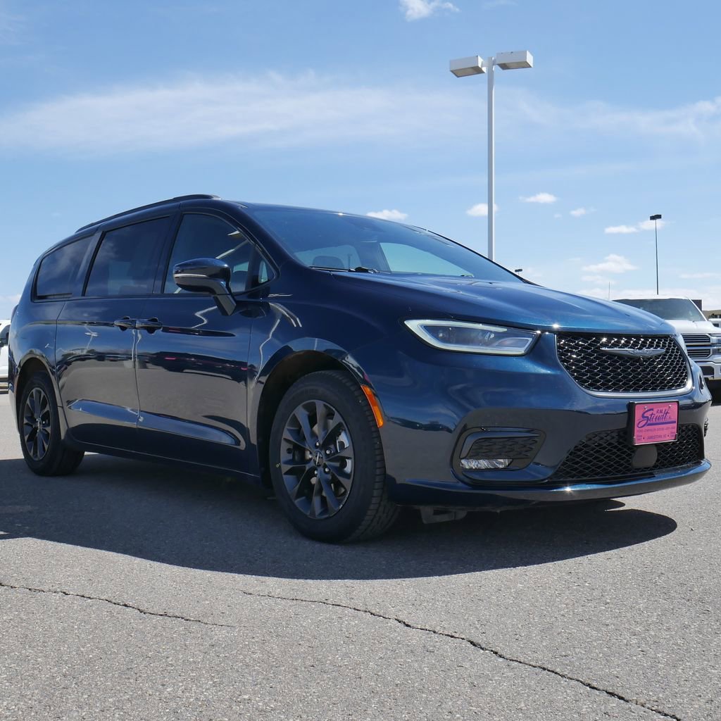 Used 2021 Chrysler Pacifica Touring-L w/ S Appearance Package FWD image 13