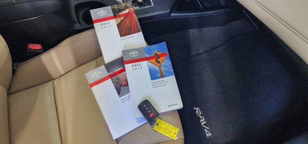 Used 2014 Toyota RAV4 Limited w/ Technology Package FWD image 31