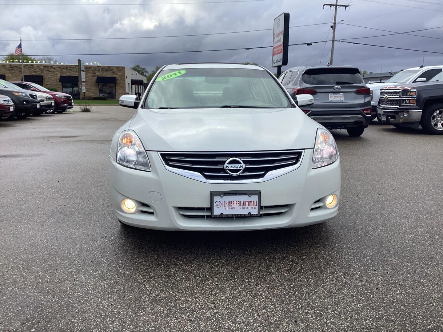 Used 2011 Nissan Altima 3.5 SR w/ 3.5SR Premium Pkg FWD image 3