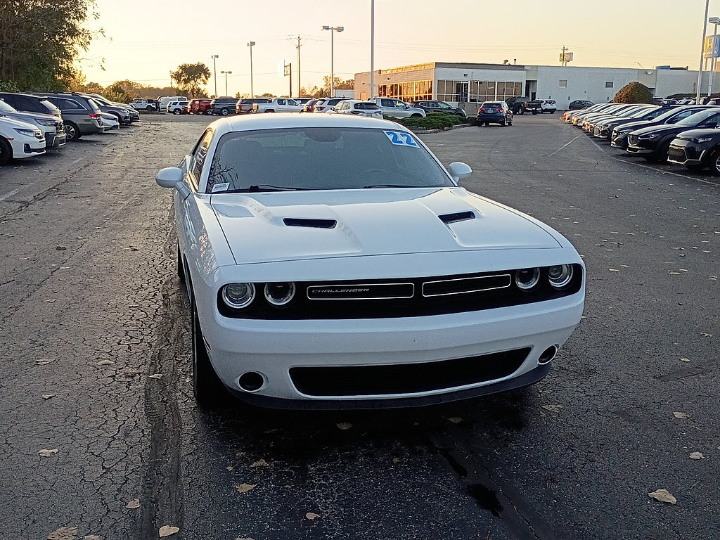 Used 2022 Dodge Challenger SXT RWD image 2