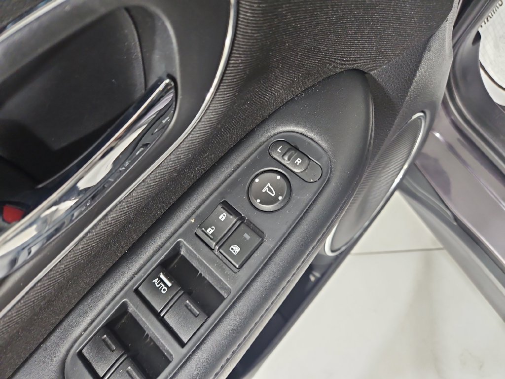 Used 2018 Honda HR-V EX image 11