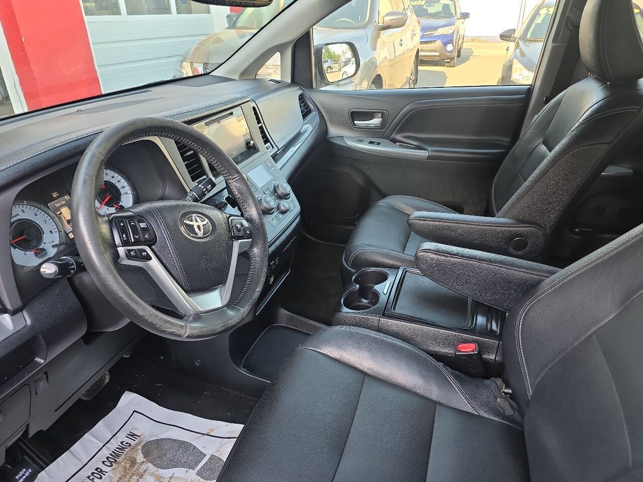 Used 2015 Toyota Sienna SE FWD image 7