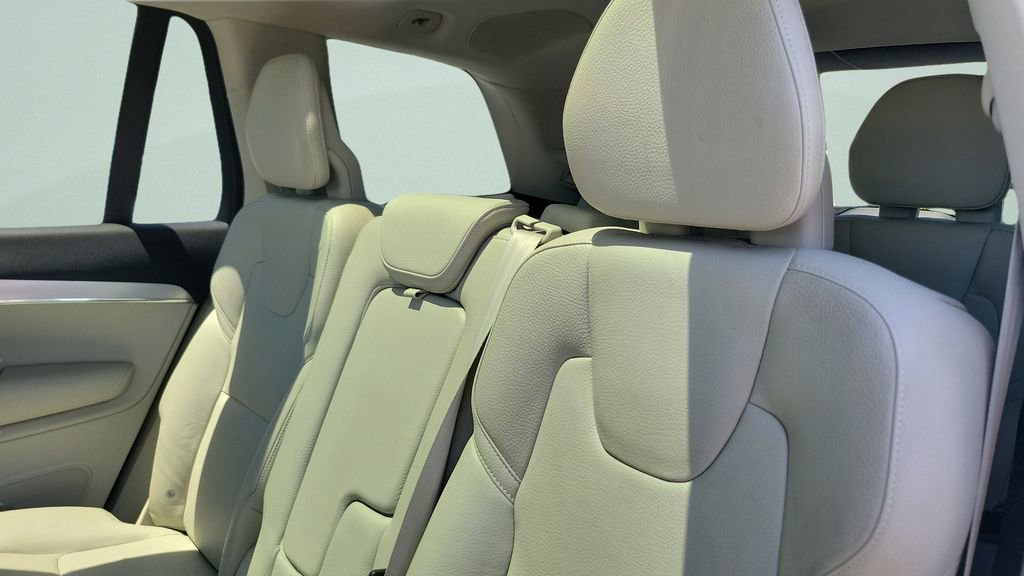 Used 2018 Volvo XC90 T6 Momentum w/ Convenience Package image 11