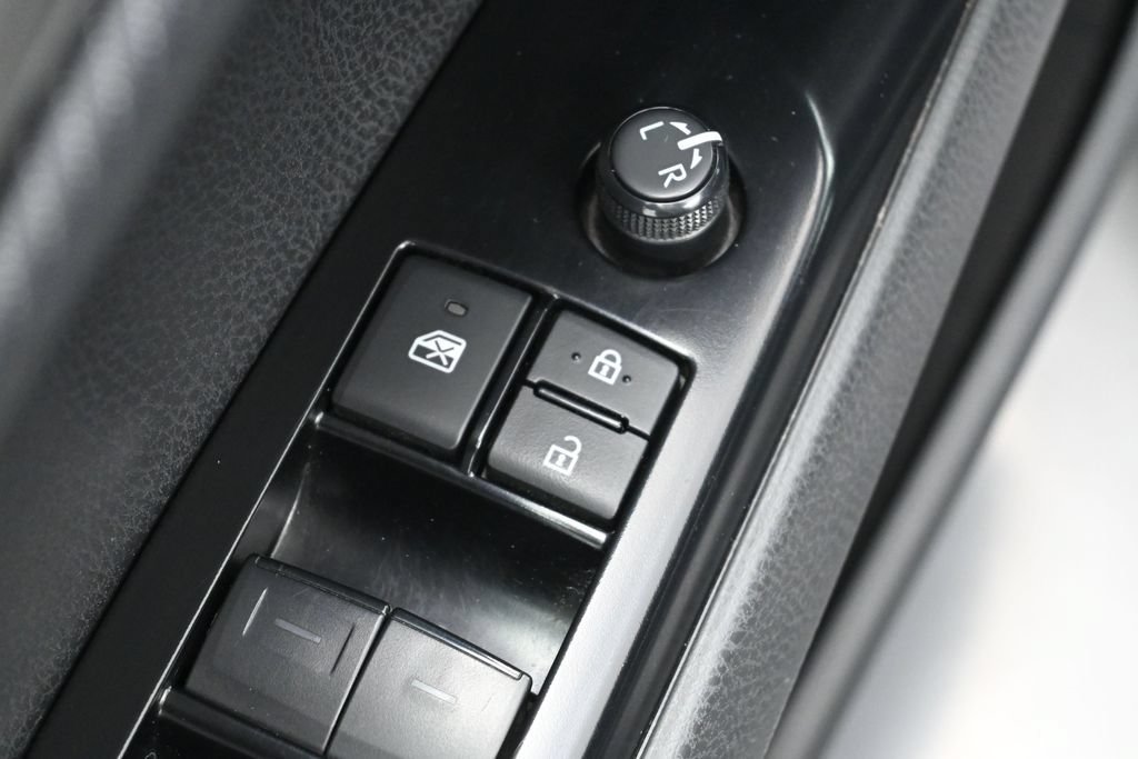 Used 2025 Toyota Camry SE FWD image 12