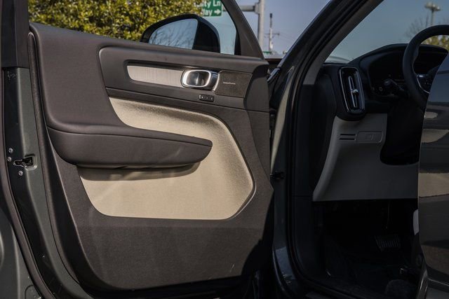 New 2026 Volvo XC40 B5 Ultra w/ Protection Package Premier image 38