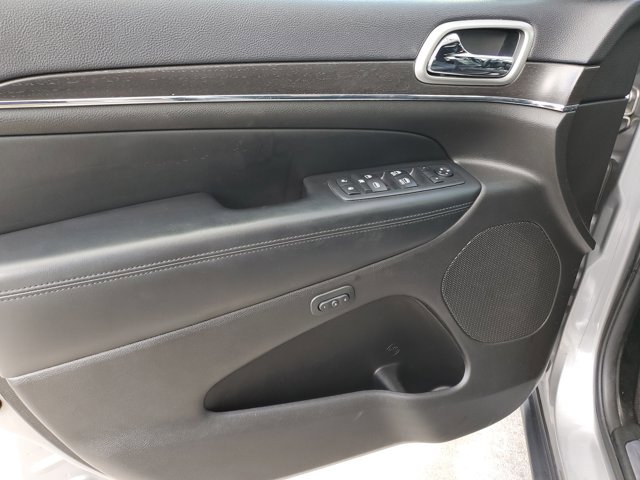 Used 2018 Jeep Grand Cherokee Limited w/ Luxury Group II image 18