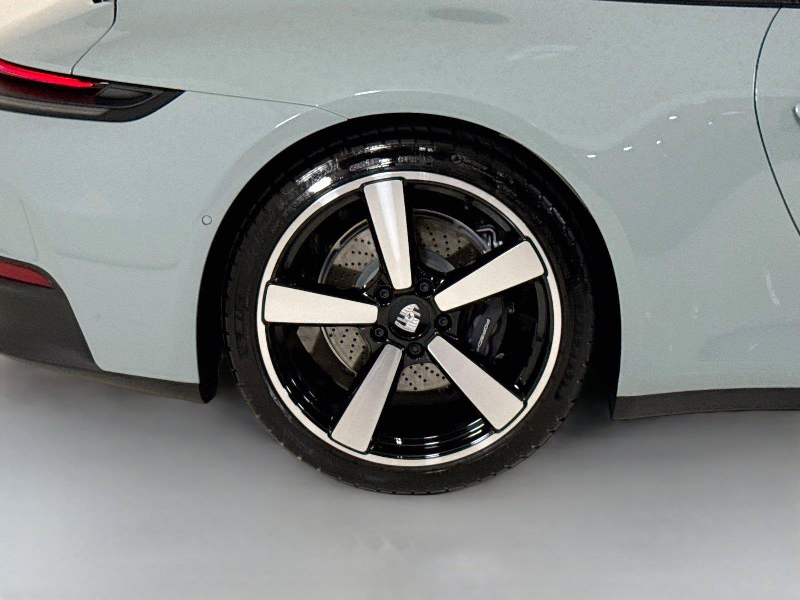 Used 2025 Porsche 911 Carrera RWD image 35