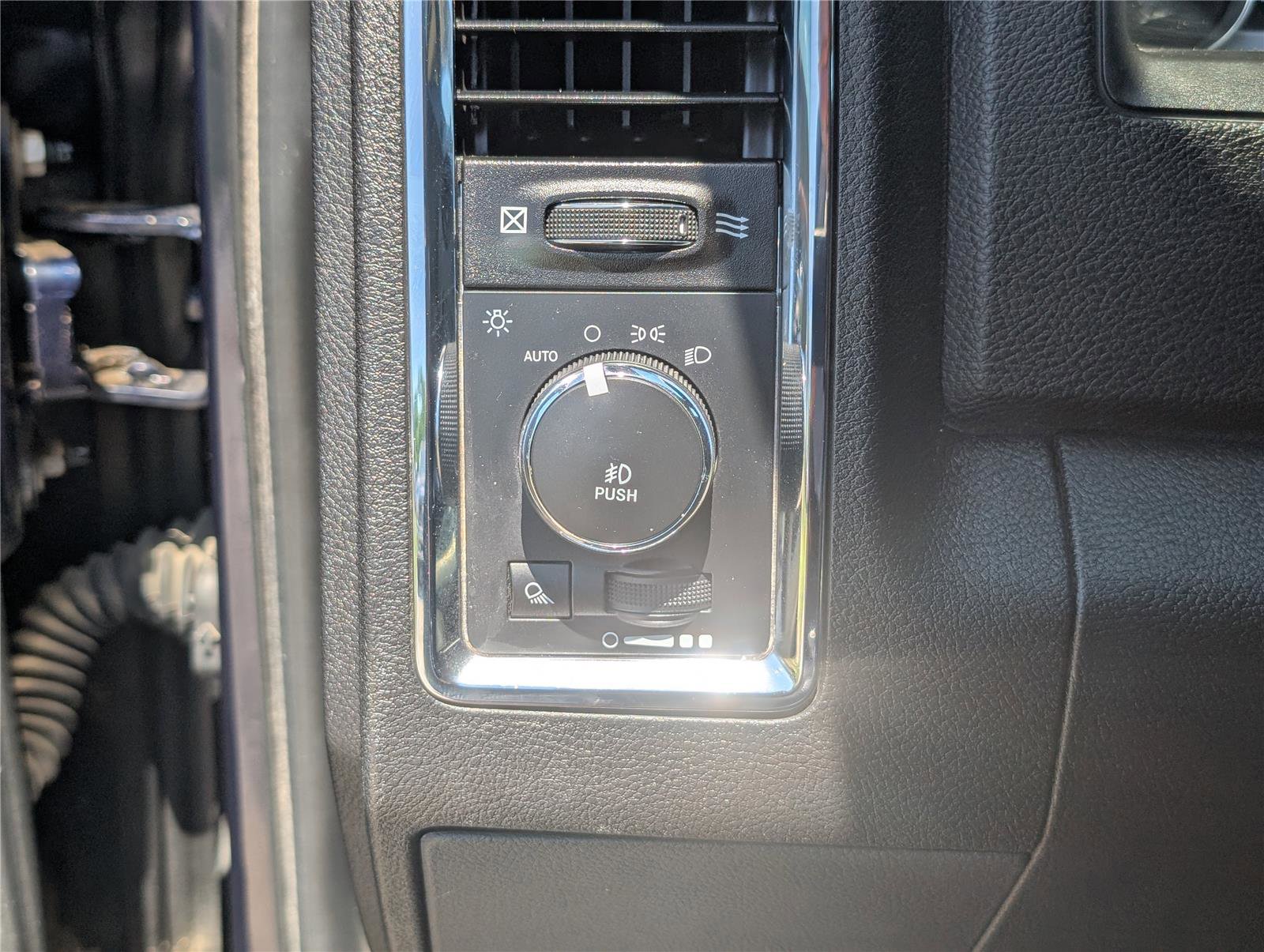 Used 2016 RAM 2500 Laramie AWD/4WD image 24