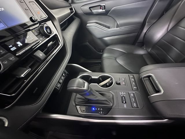 Used 2021 Toyota Highlander XLE AWD/4WD image 33
