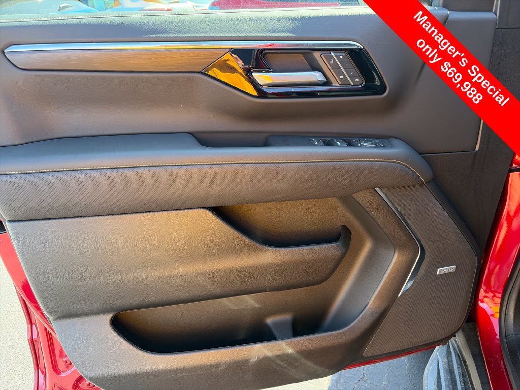 Used 2025 Chevrolet Suburban Premier AWD/4WD image 18