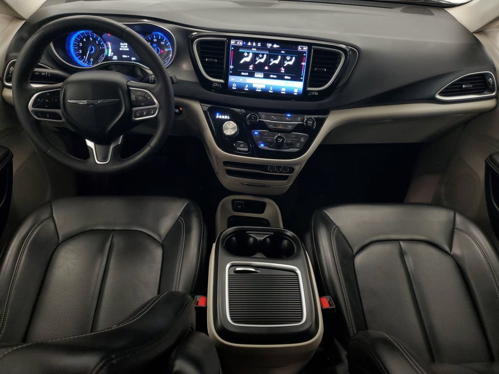Used 2023 Chrysler Pacifica Touring-L FWD image 8