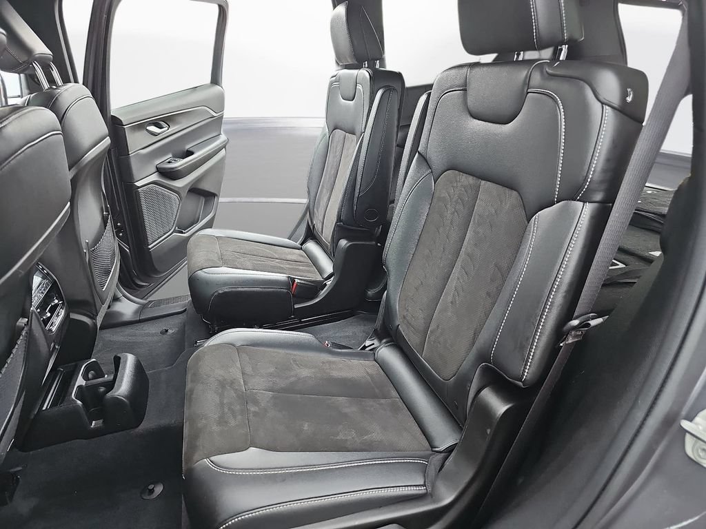 Used 2023 Jeep Grand Cherokee L Laredo AWD/4WD image 16