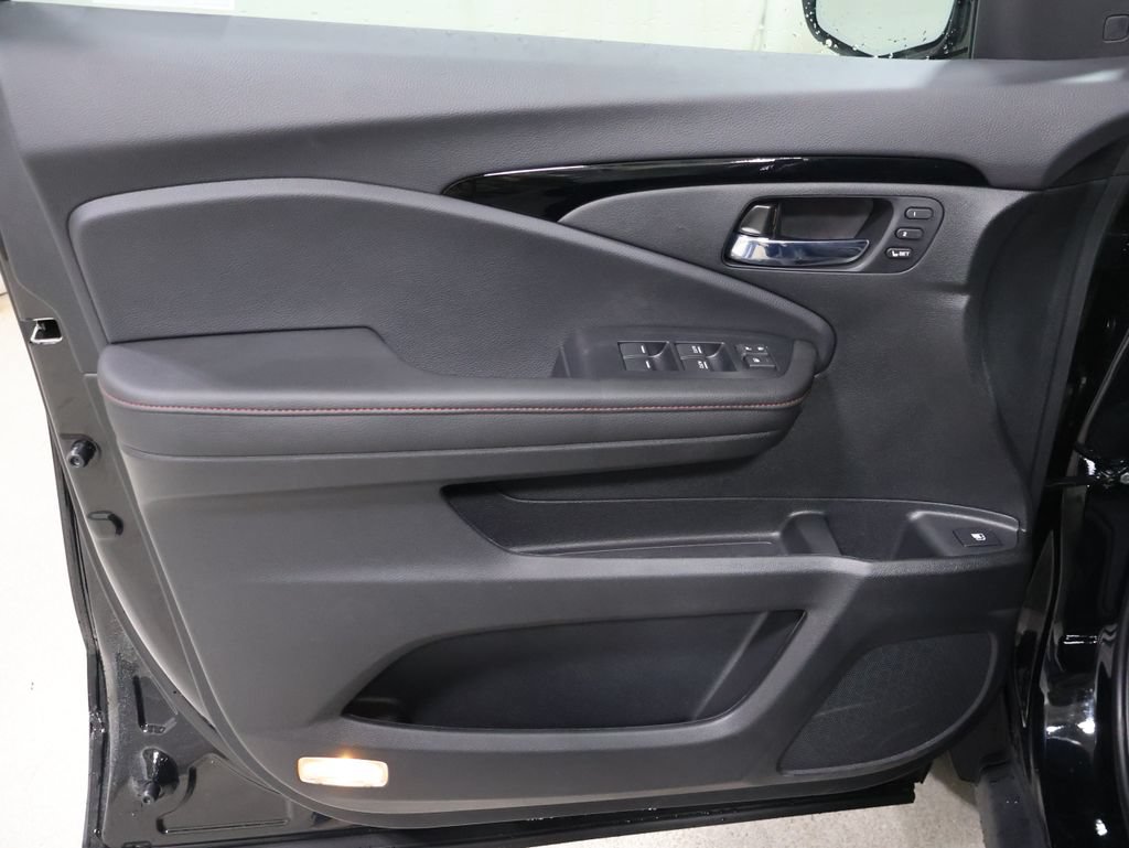 New 2026 Honda Ridgeline Black Edition image 10