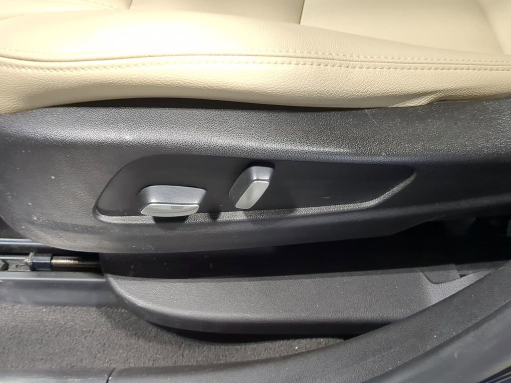 Used 2019 Cadillac XT5 Base image 29
