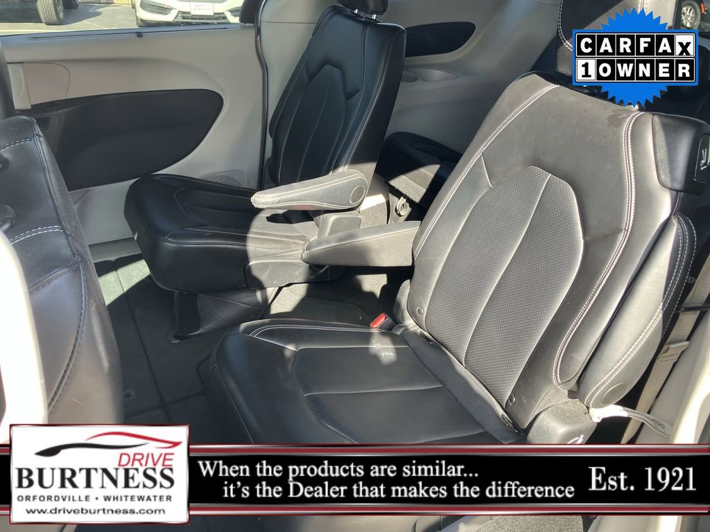 Used 2024 Chrysler Pacifica Touring-L FWD image 22