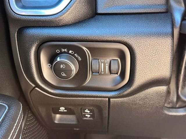 Used 2022 RAM 1500 Laramie AWD/4WD image 17
