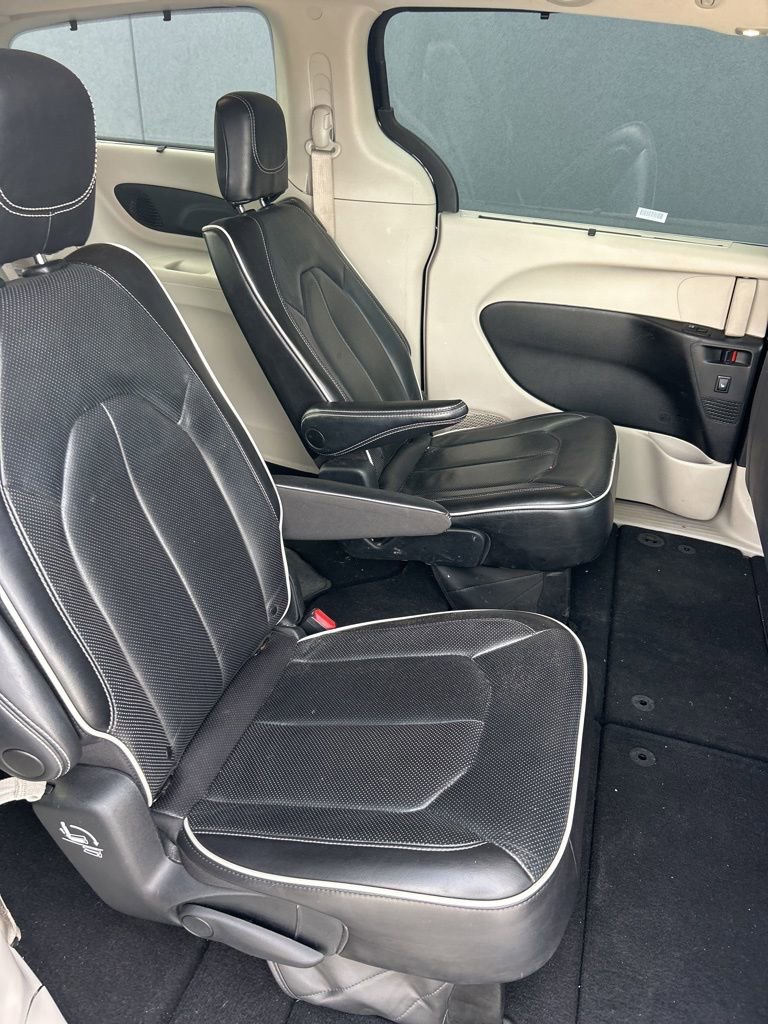Used 2023 Chrysler Pacifica Limited image 14