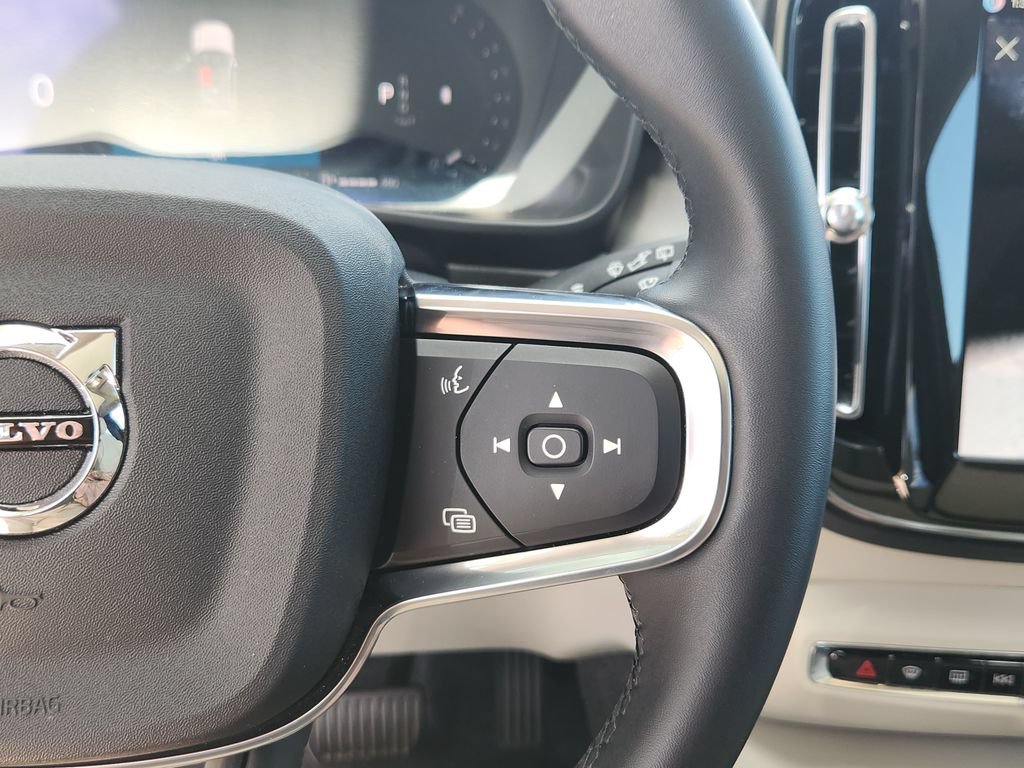 New 2026 Volvo XC40 B5 Plus w/ Protection Package Premier AWD/4WD image 18