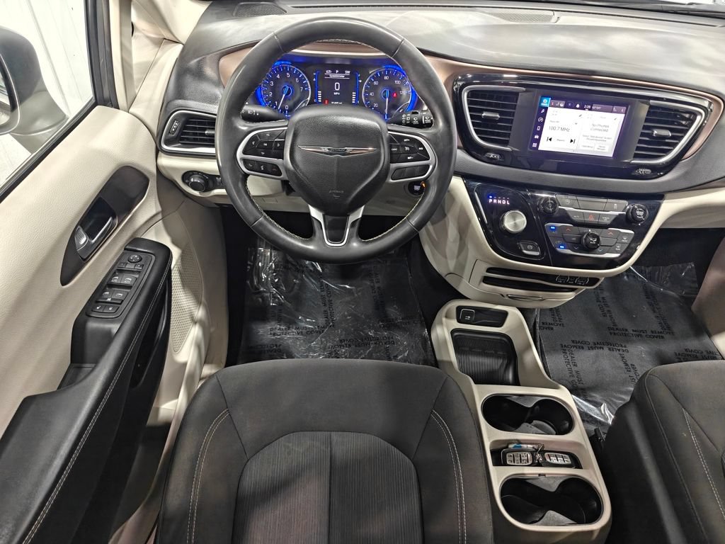 Used 2023 Chrysler Voyager LX FWD image 4