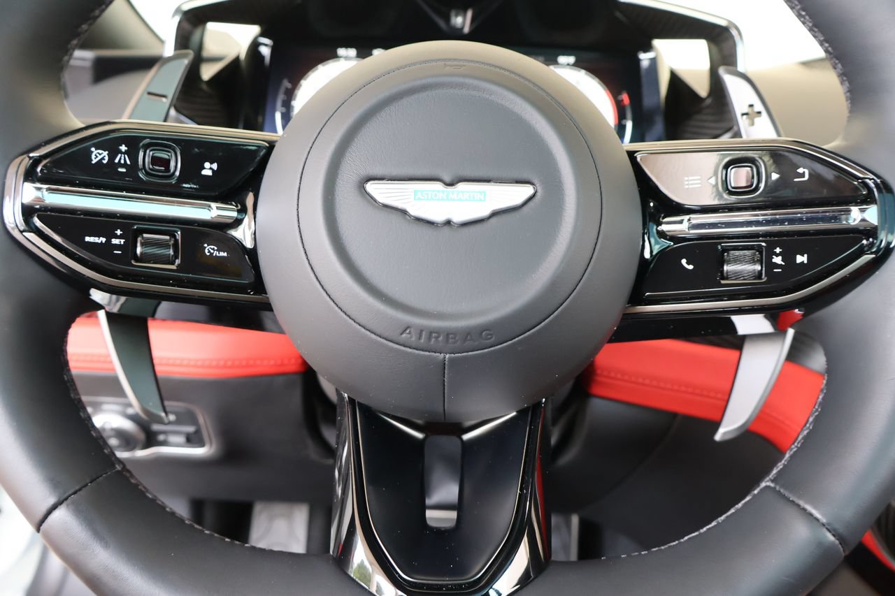 Used 2025 Aston Martin Vanquish RWD image 18
