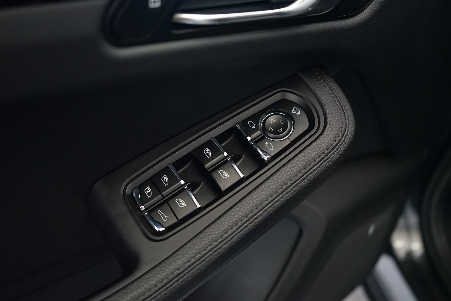 Used 2023 Porsche Macan S AWD/4WD image 24