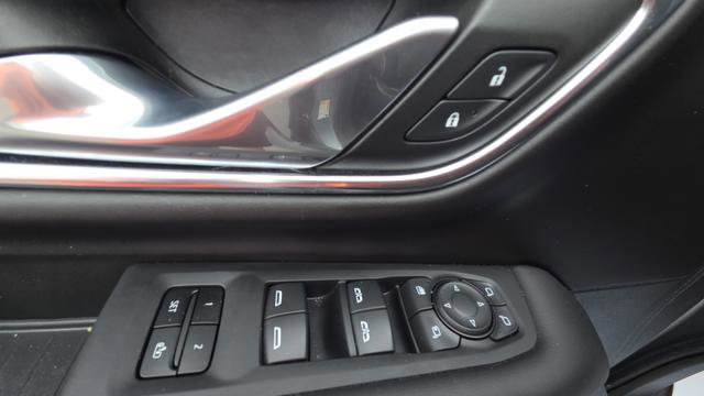 Used 2023 GMC Yukon AT4 image 31