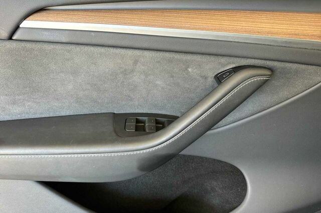 Used 2024 Tesla Model Y Long Range AWD/4WD image 11
