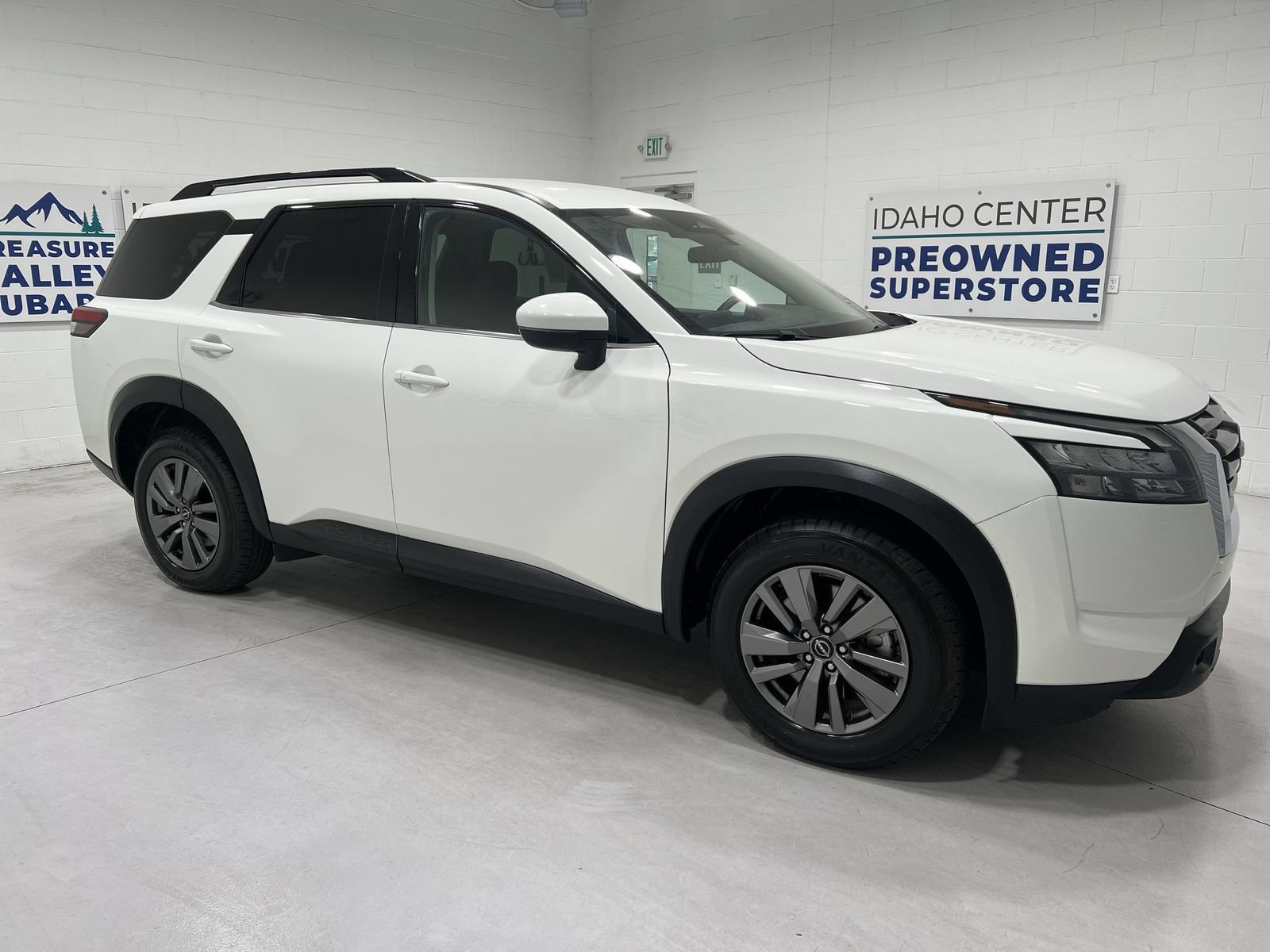Used 2025 Nissan Pathfinder SV AWD/4WD image 2