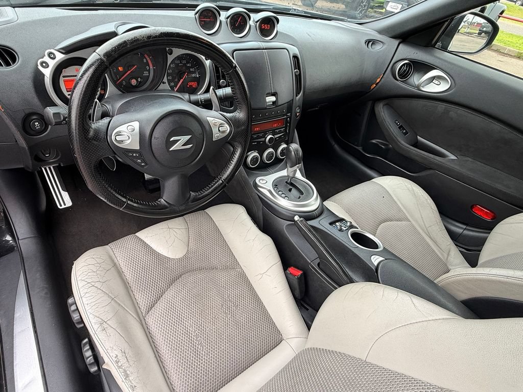 Used 2011 Nissan 370Z Touring RWD image 21