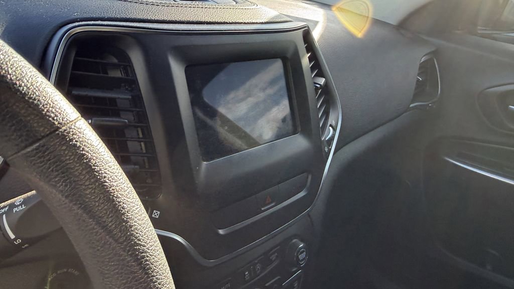 Used 2020 Jeep Cherokee Latitude image 5