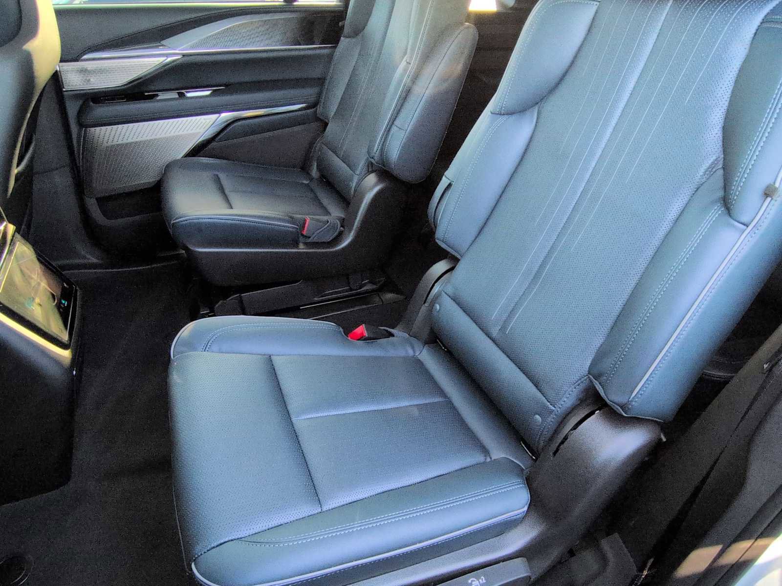 Used 2025 Cadillac Escalade IQ Luxury 2 image 21