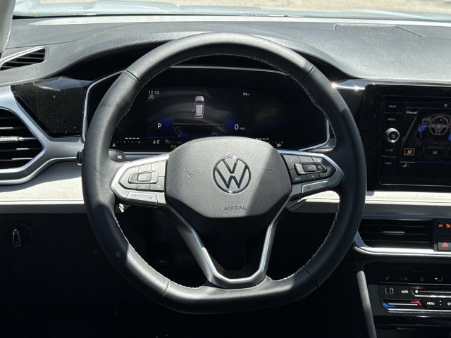 New 2026 Volkswagen Taos SE FWD image 7