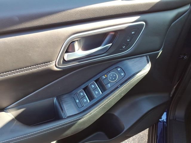 Used 2025 Nissan Rogue Platinum FWD image 13
