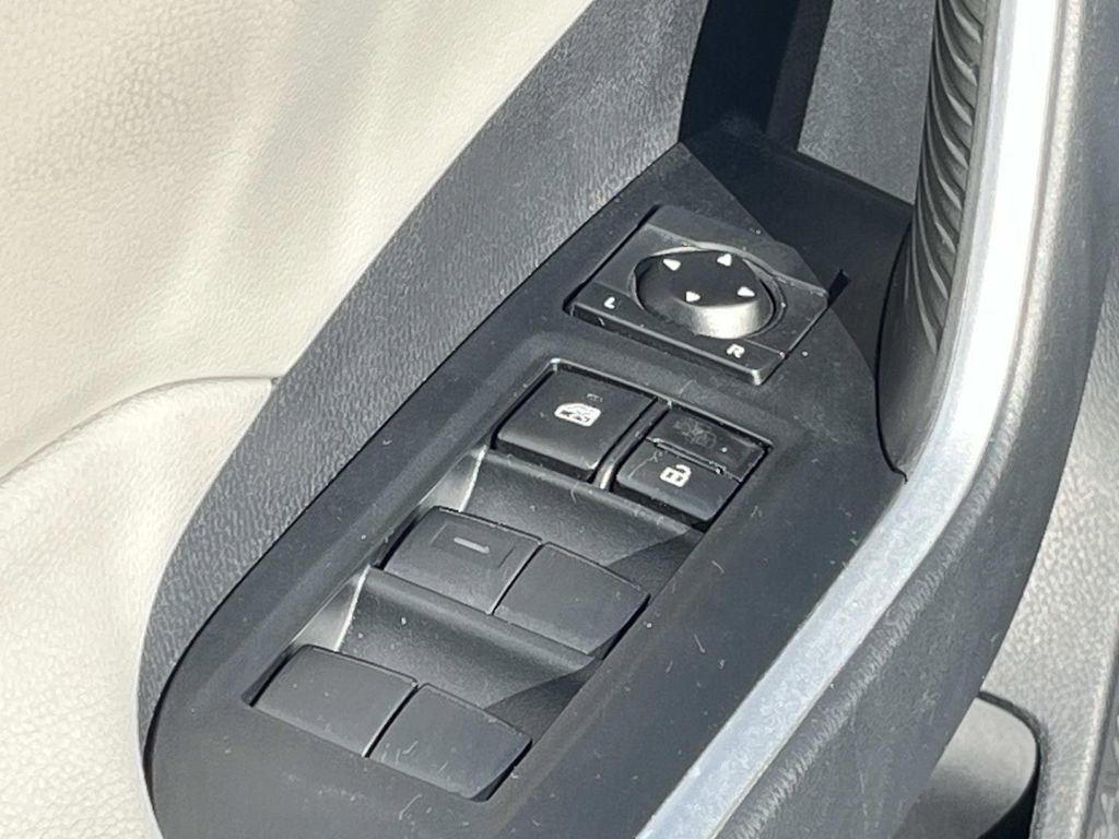 Used 2021 Toyota RAV4 XLE w/ Convenience Package image 25