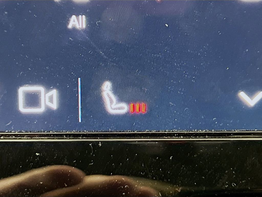 Used 2023 Volvo XC40 Recharge Core image 21