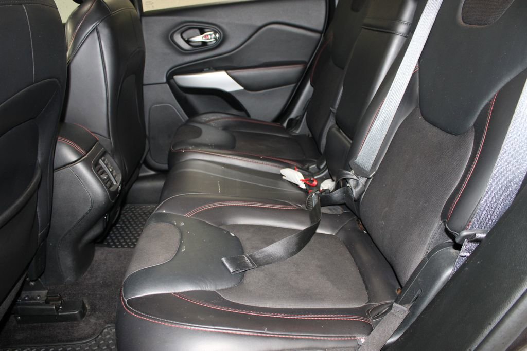 Used 2017 Jeep Cherokee Trailhawk w/ Comfort/Convenience Group image 22