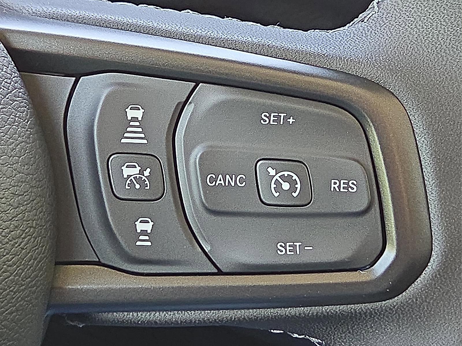 New 2025 Jeep Gladiator Mojave w/ Steel Bumper Group image 21