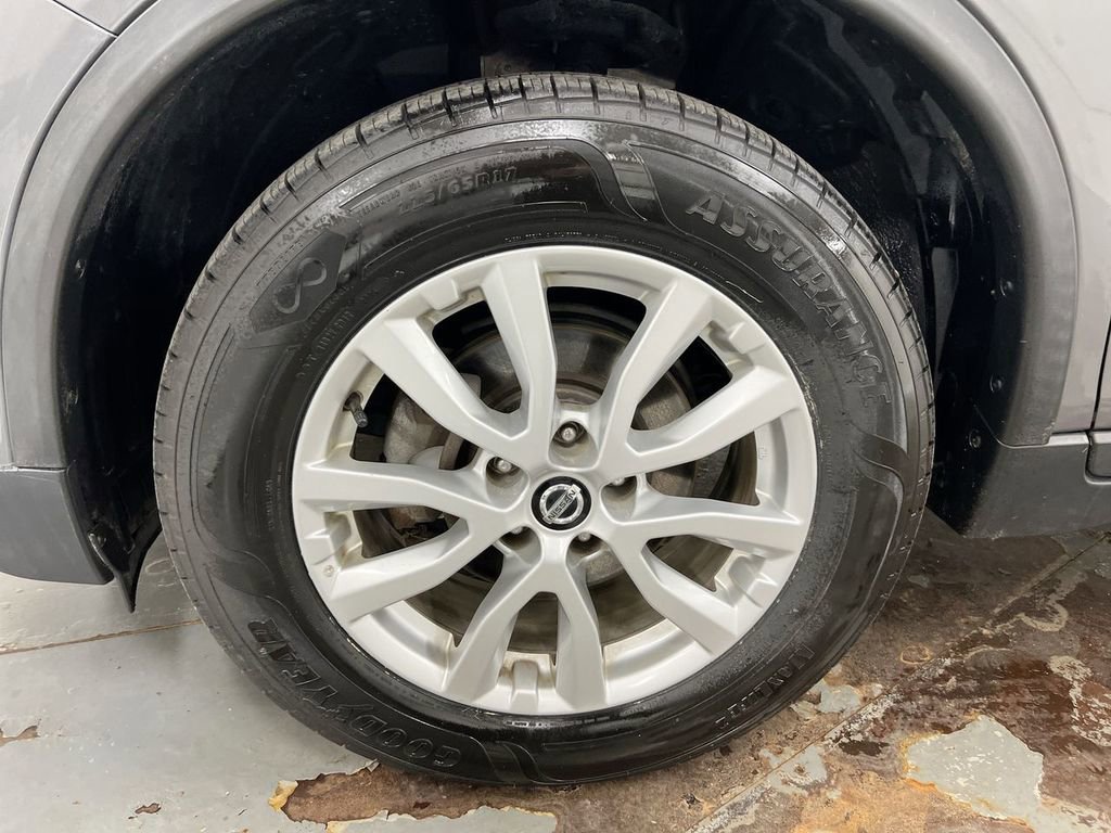 Used 2020 Nissan Rogue SV image 26