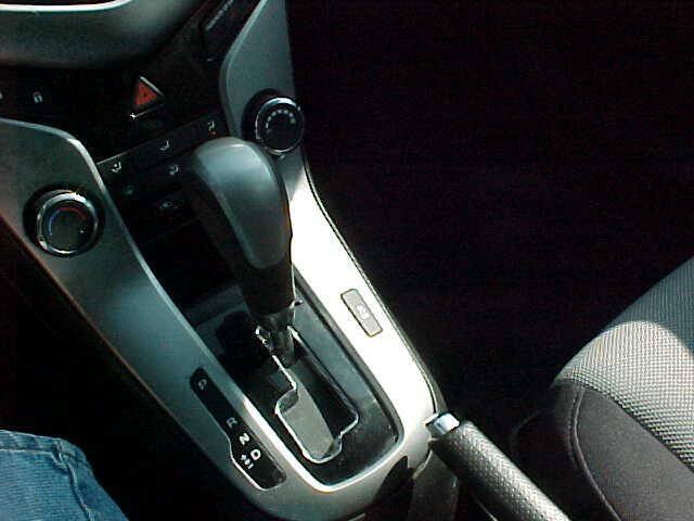 Used 2013 Chevrolet Cruze LS FWD image 25