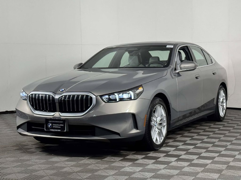 Used 2024 BMW 530i xDrive w/ Premium Package AWD/4WD image 7