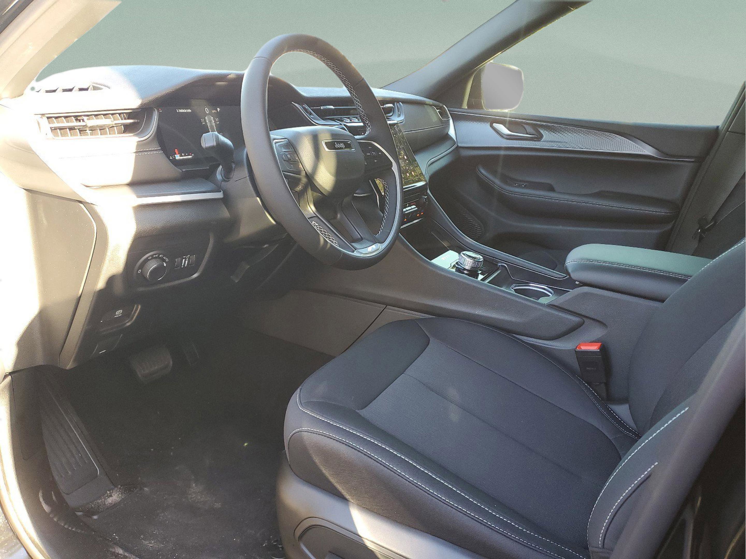 New 2025 Jeep Grand Cherokee Laredo X image 19