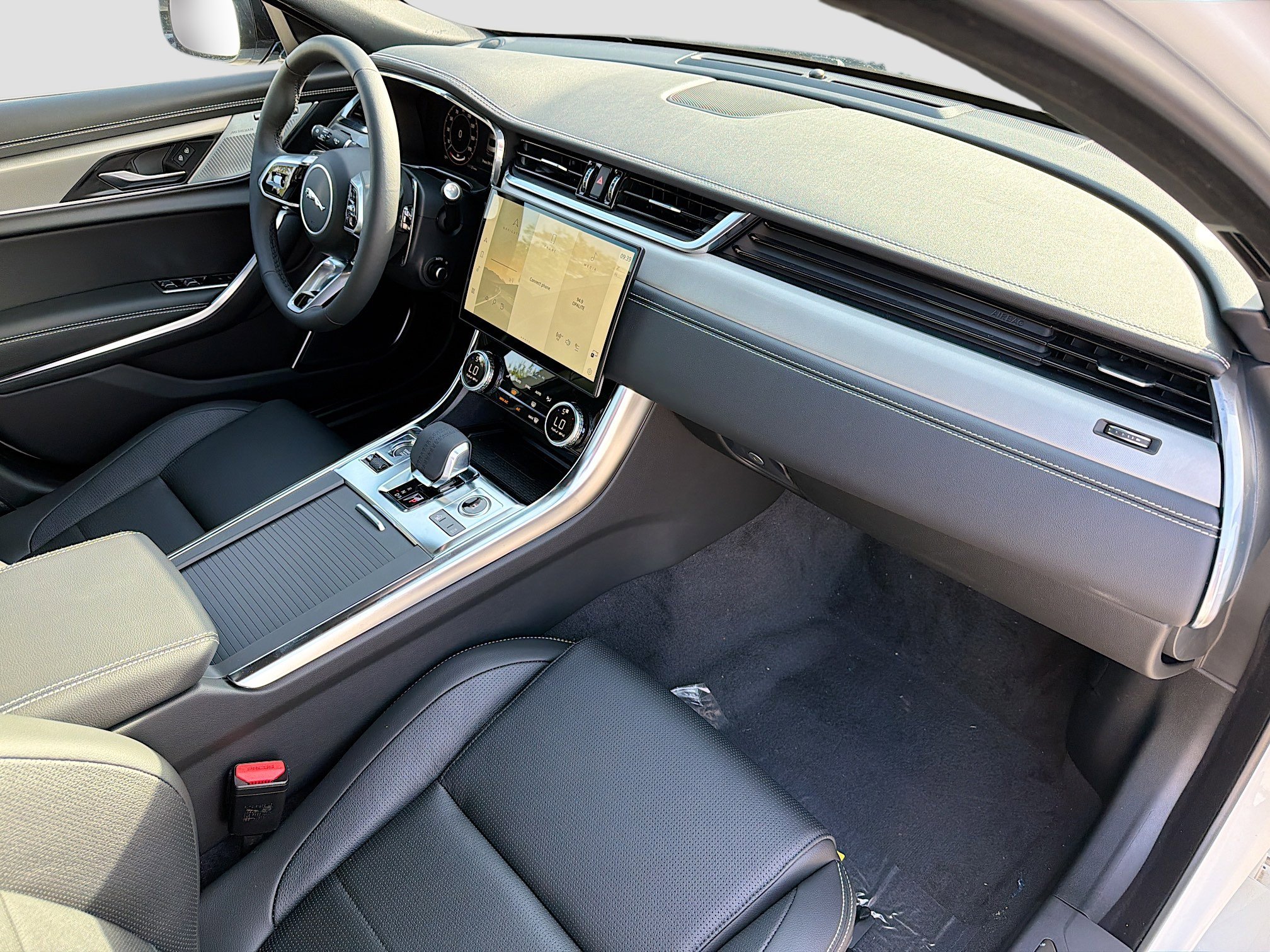 New 2024 Jaguar XF R-Dynamic SE image 15