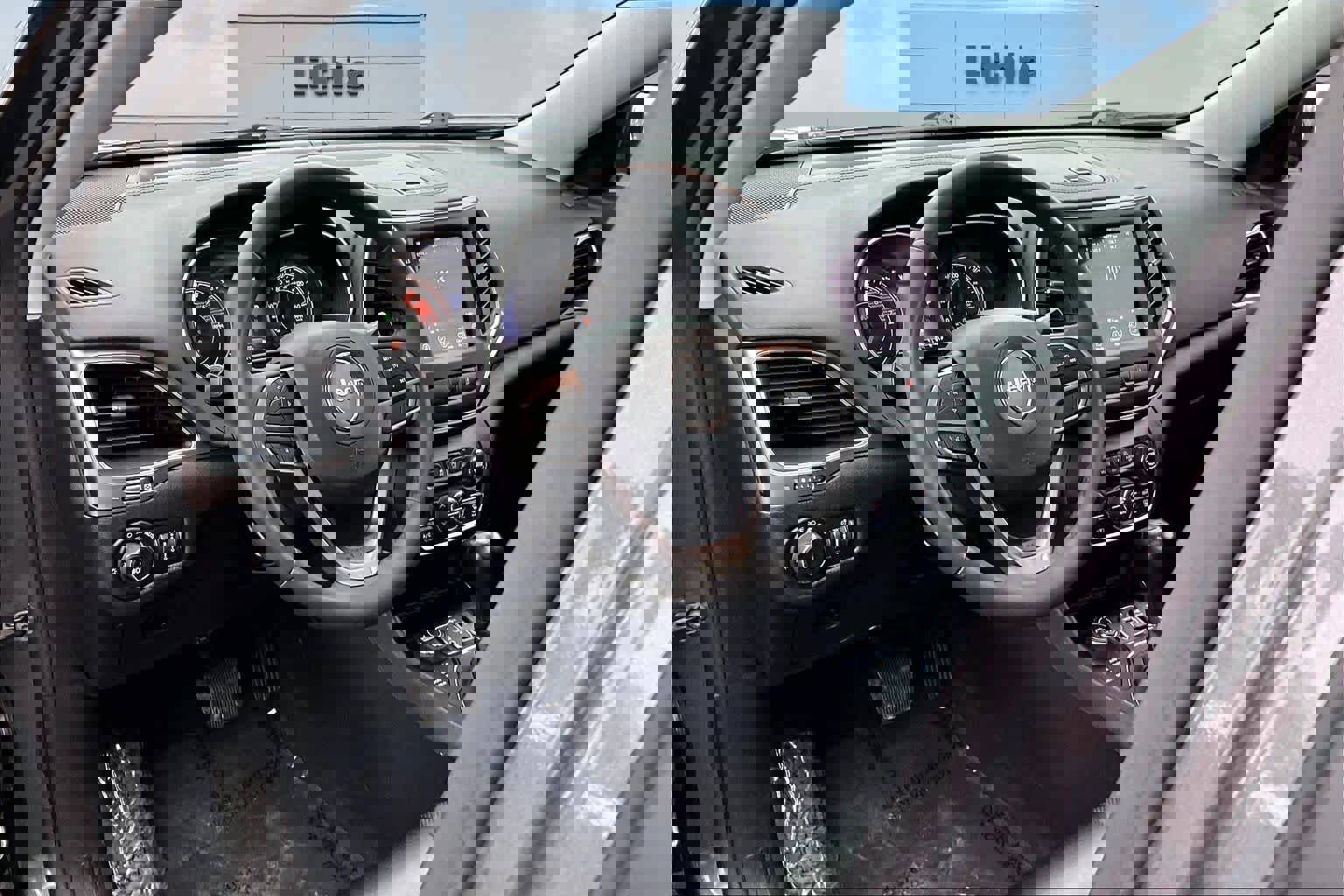 Used 2022 Jeep Cherokee Latitude Lux w/ Sun & Sound Group image 2