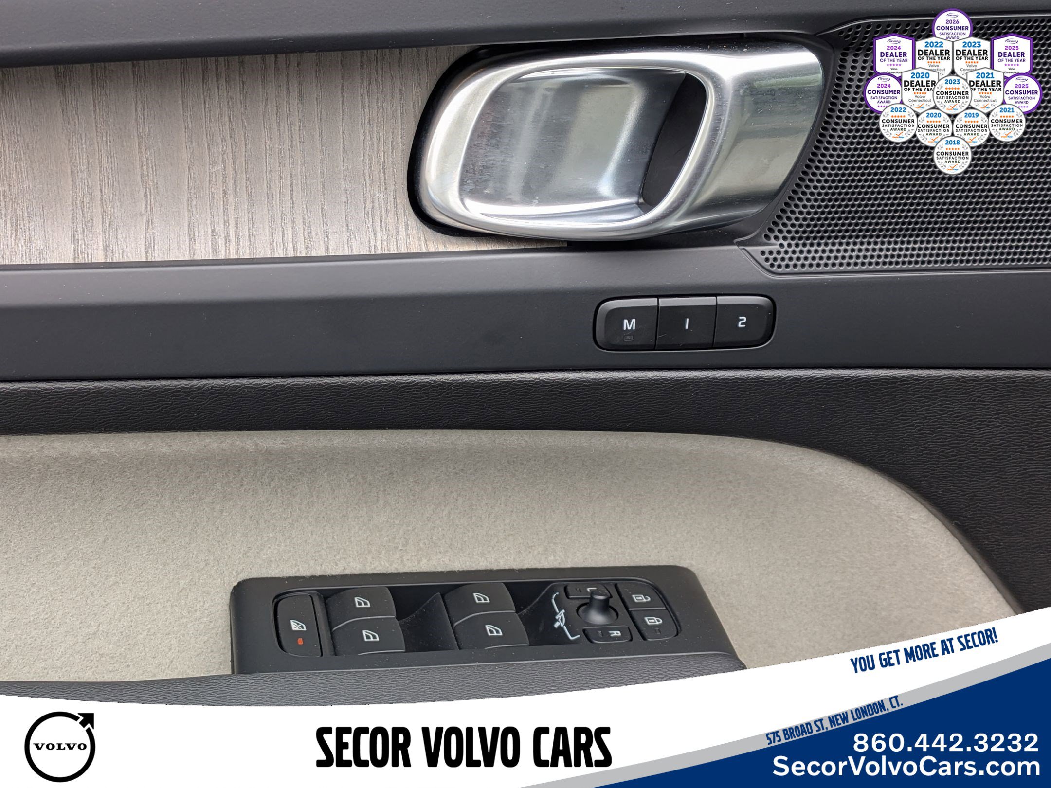 Certified 2023 Volvo XC40 B5 Plus w/ Driver Assist Package AWD/4WD image 11
