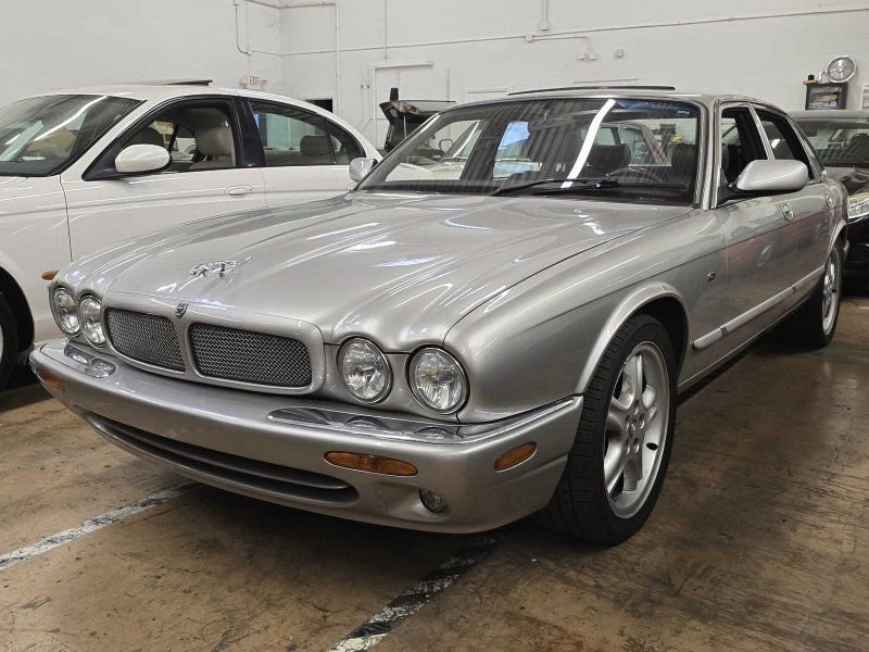 Used 1999 Jaguar XJ8 image 2